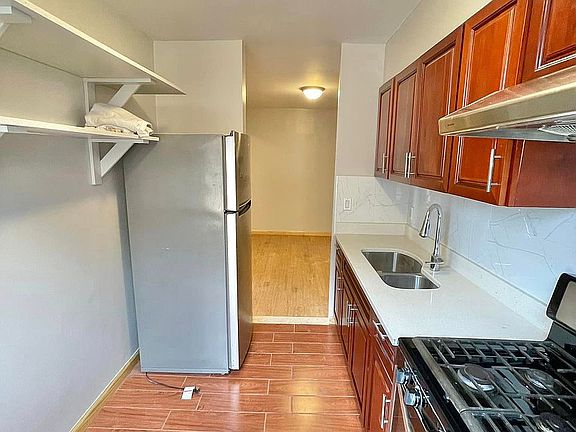 3rd image of 40 Bay 37 St #2R