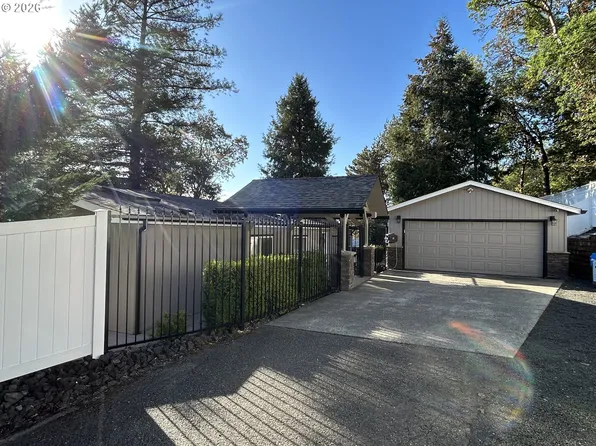 220 NW Trust St, Roseburg, OR 97471