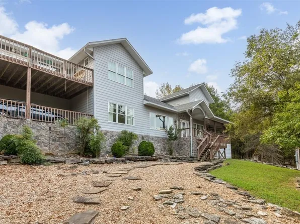 26 White River Ln, Holiday Island, AR 72631