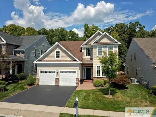 8 Bellingham Dr S, Kendall Park, NJ 08824