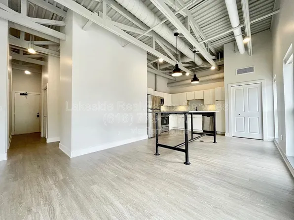 708 Wealthy St SE APT H, Grand Rapids, MI 49503