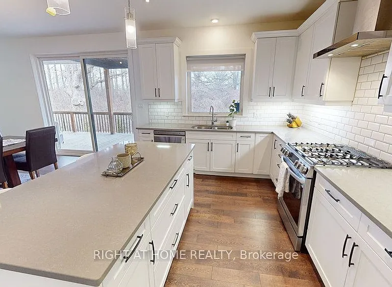 1345 Dyer Cres — Photo 17