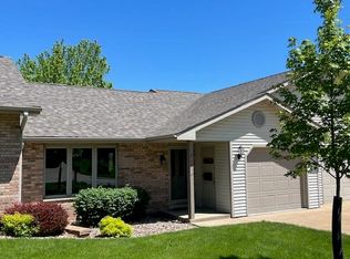 810 Shadow Bluff Dr, Galena, IL 61036