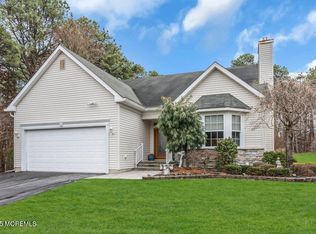 2 Strawberry Ln, Lakewood, NJ 08701