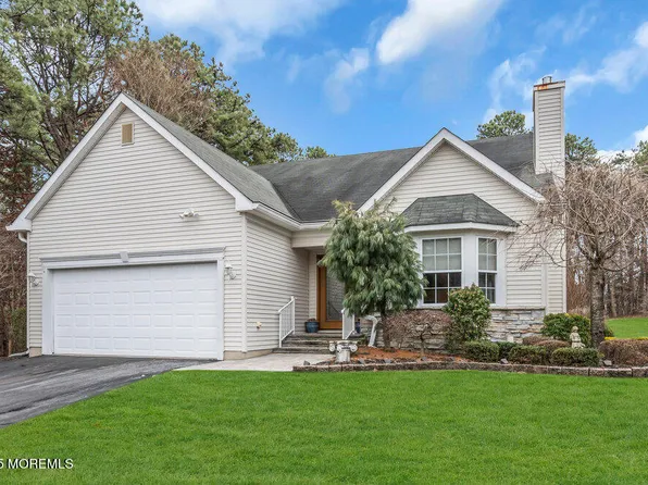 2 Strawberry Lane, Lakewood, NJ 08701