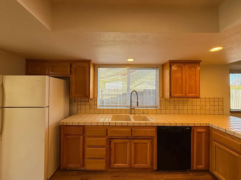 1470 Mercer Ct — Photo 22