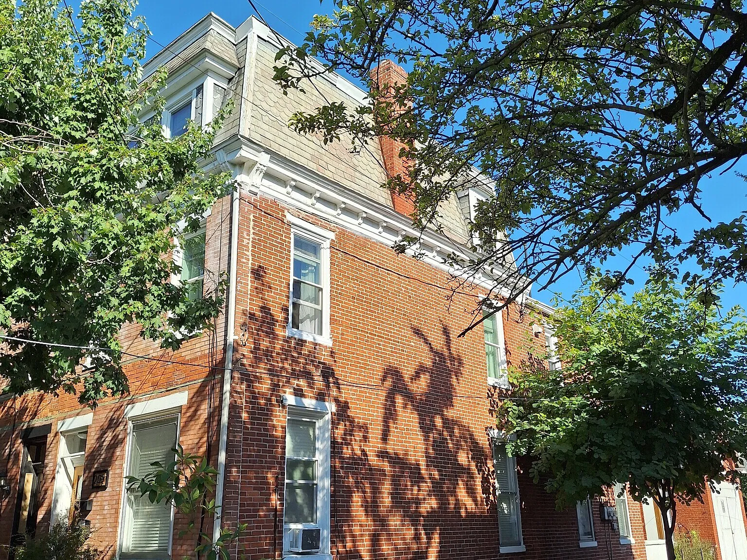 3 bed, 1200 sqft, $1,400 — Photo 2