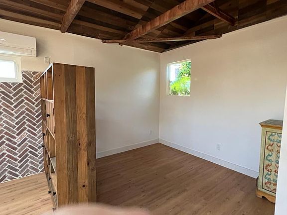 4th image of 2716 Oxford Ave #Adu