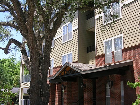 4th image of 1142 Sw 9th Road #303