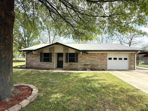 212 College St, Roxton, TX 75477