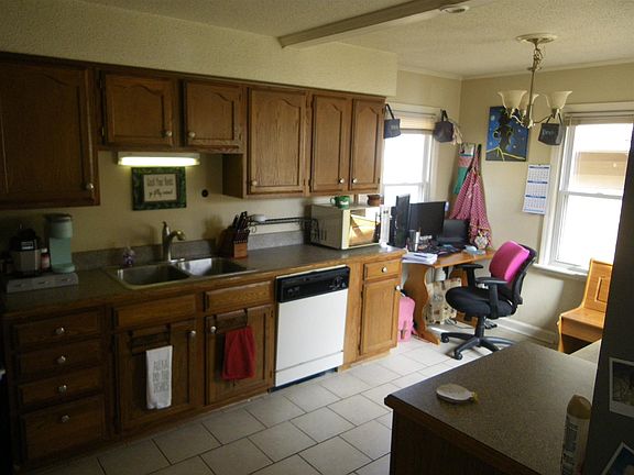 3rd image of 2152 Oakland Ave