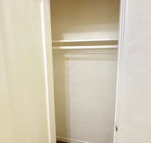 N0131 - Claremont Apartments — Photo 15