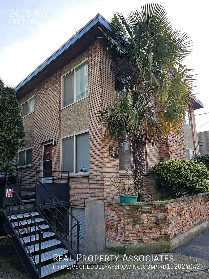 Remodeled 1 Bedroom Apartment In Ballard. *950 Square Feet Of Livable Space! — Photo 1