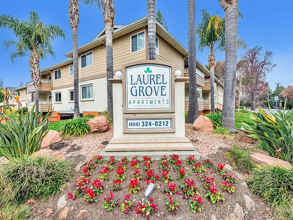 424 Oak Grove Ave #1M