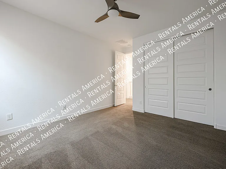 1051 E Armstrong Way — Photo 33