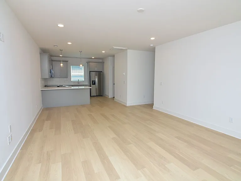 550 Markham St #18 — Photo 11