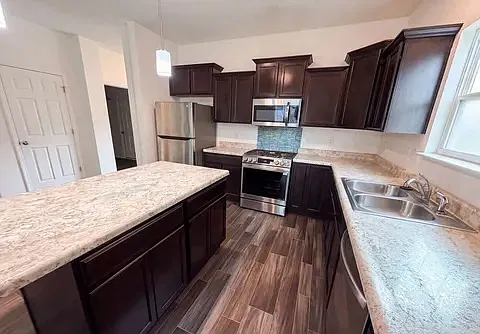 3 bed, 1574 sqft, $1,875 — Photo 3