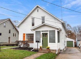 1233 Emerald Ave NE, Grand Rapids, MI 49505