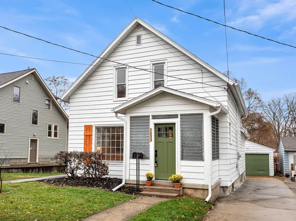 1233 Emerald Ave NE, Grand Rapids, MI 49505