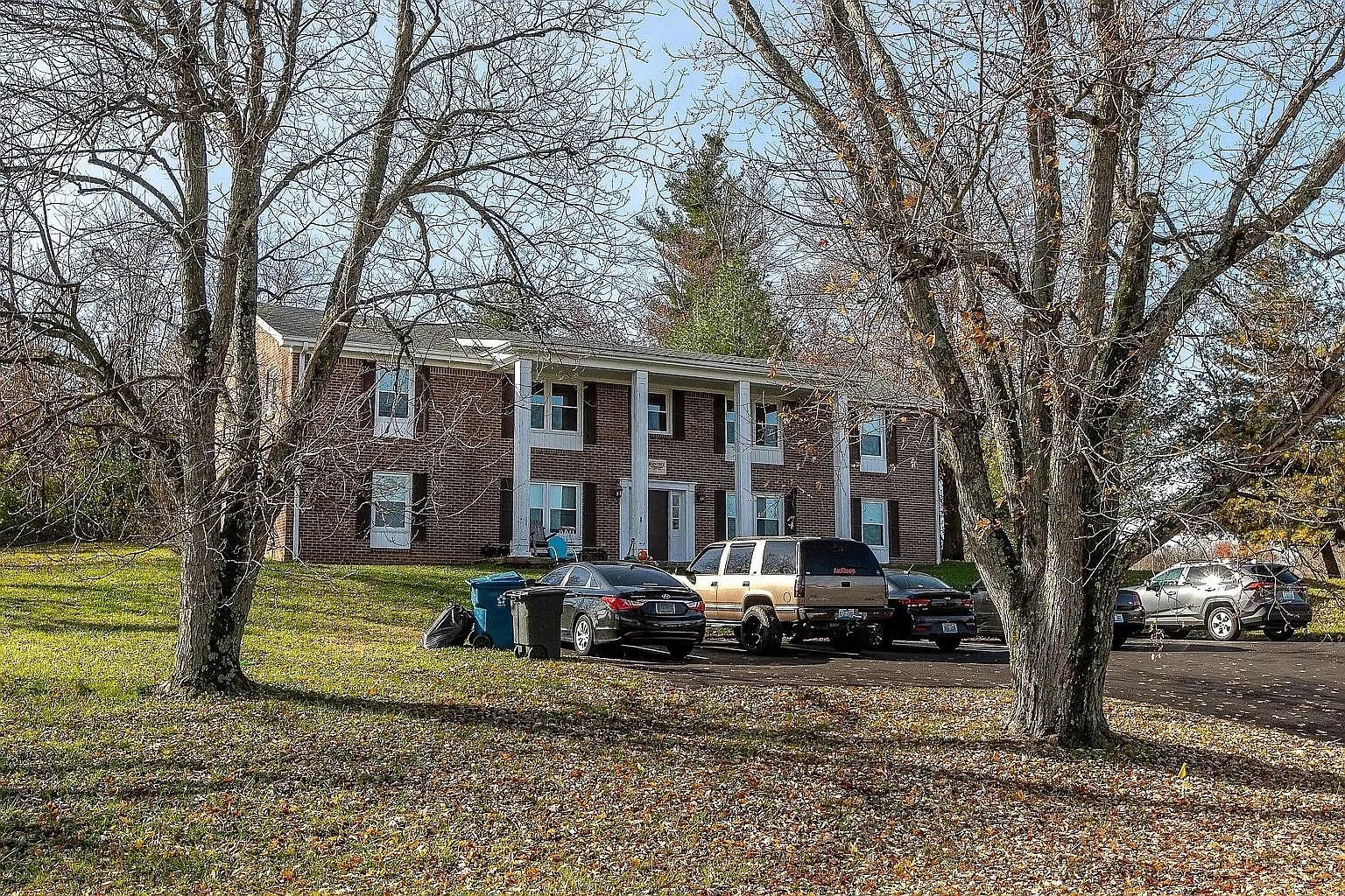 2 bed, 925 sqft, $895 — Photo 1