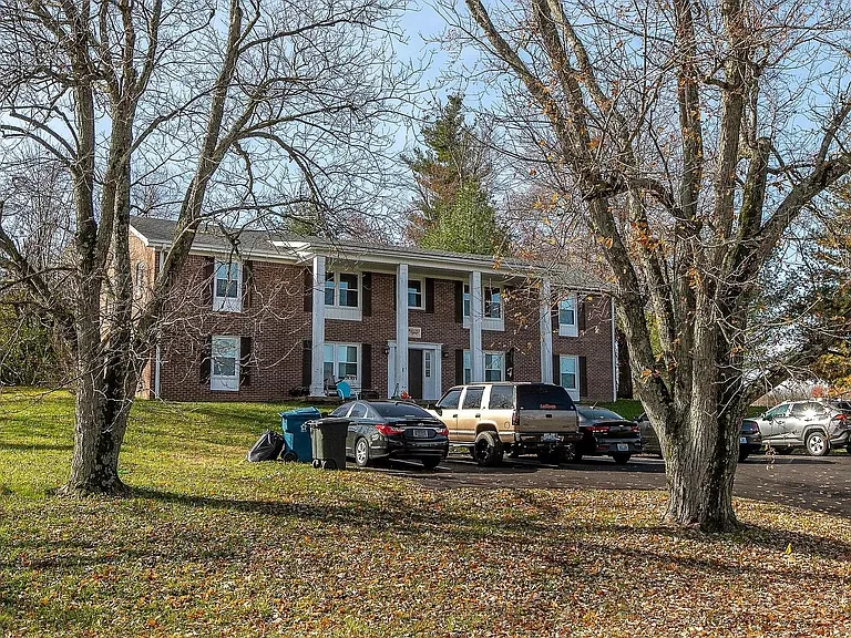 820 E Main St — Photo 1