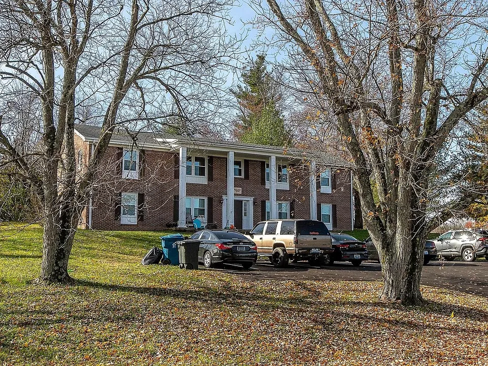 820 E Main St