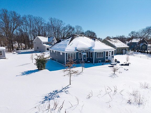 3rd image of 8 Thistle Way