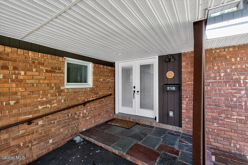 3rd image of 218 Ormond Street
