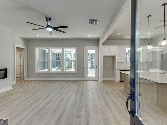 4th image of 115 Rains Rd