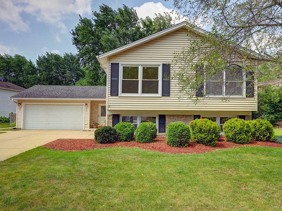 1st image of 223 W Tanglewood Dr