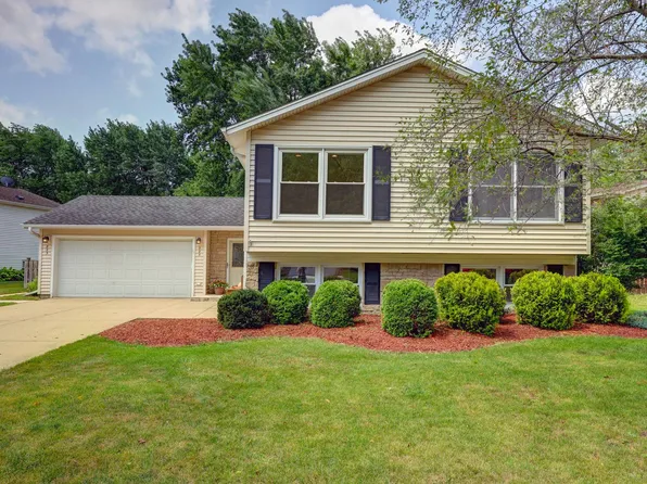 223 W Tanglewood Dr, Arlington Heights, IL 60004