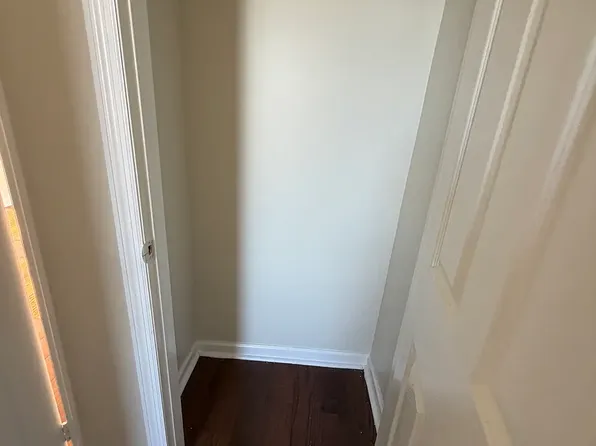 967 Summit Avenue image 8 of 8