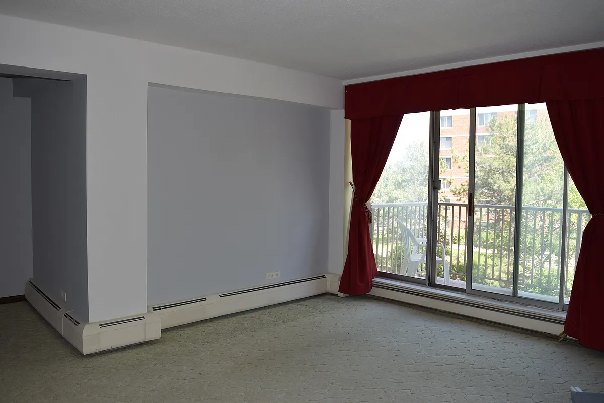 Building Photo - 2211 S Stewart Ave #3D