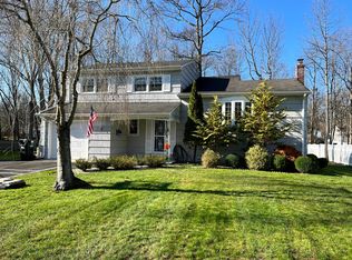 267 River Bend Rd, Berkeley Heights, NJ 07922