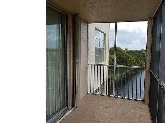 3rd image of 250 Jacaranda Dr APT 501
