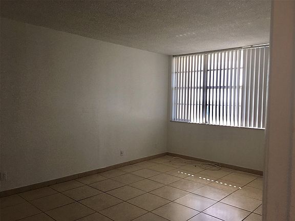 4th image of 16710 NE 9th Ave #8100