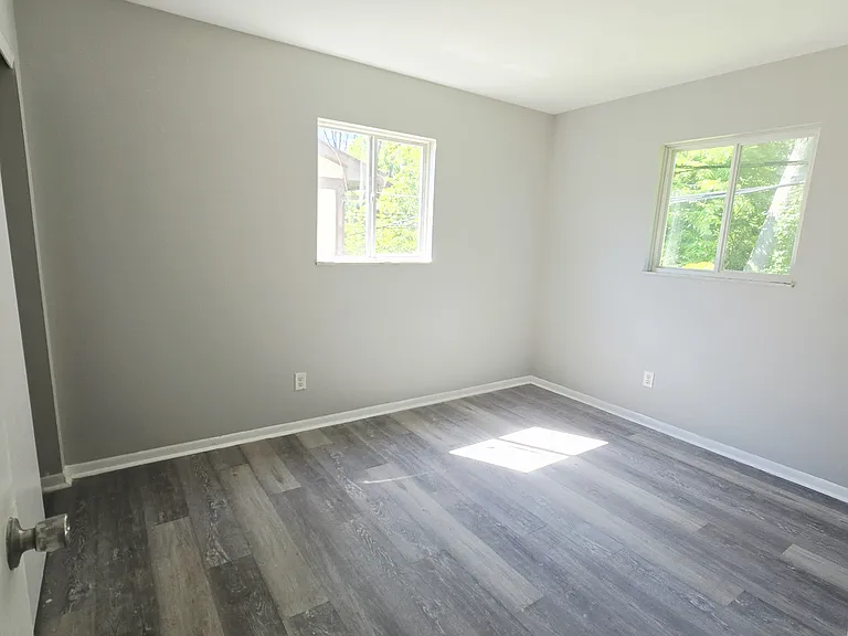 828 Whitethorne Ave #C — Photo 3