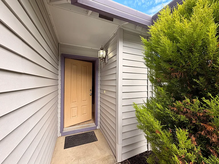 4805 NW Washington St — Photo 4