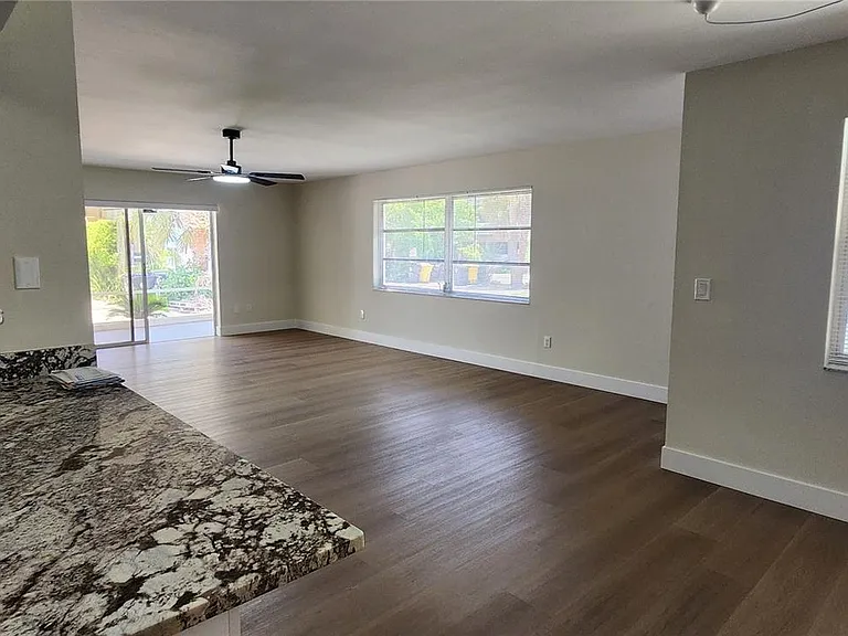 114 S Lakeside Dr #114 — Photo 23