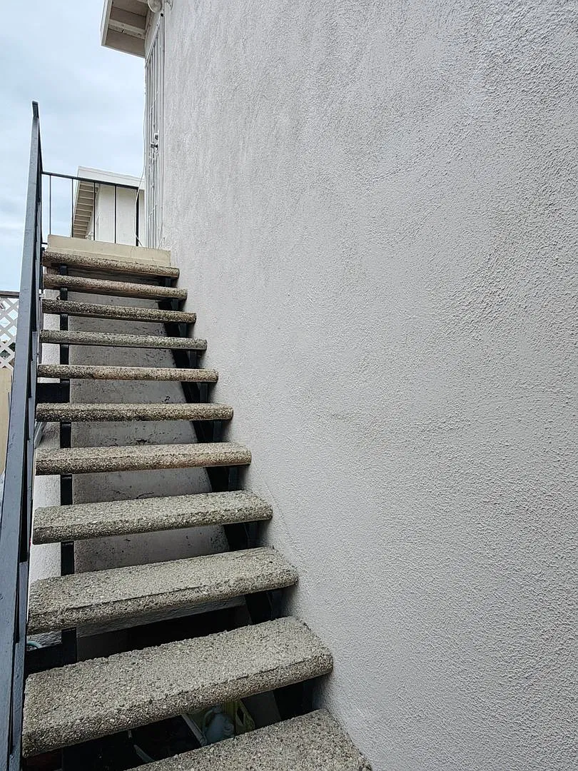 Spacious Upstairs Studio in Fountain Valley — Photo 1