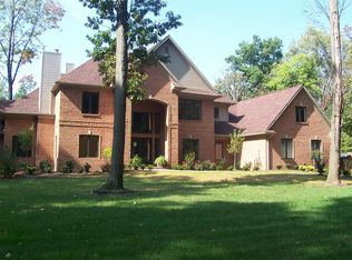 8235 Adler Rd, Lambertville, MI 48144