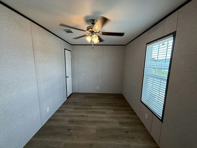 156 Lakeside Garden Cir #156 — Photo 22