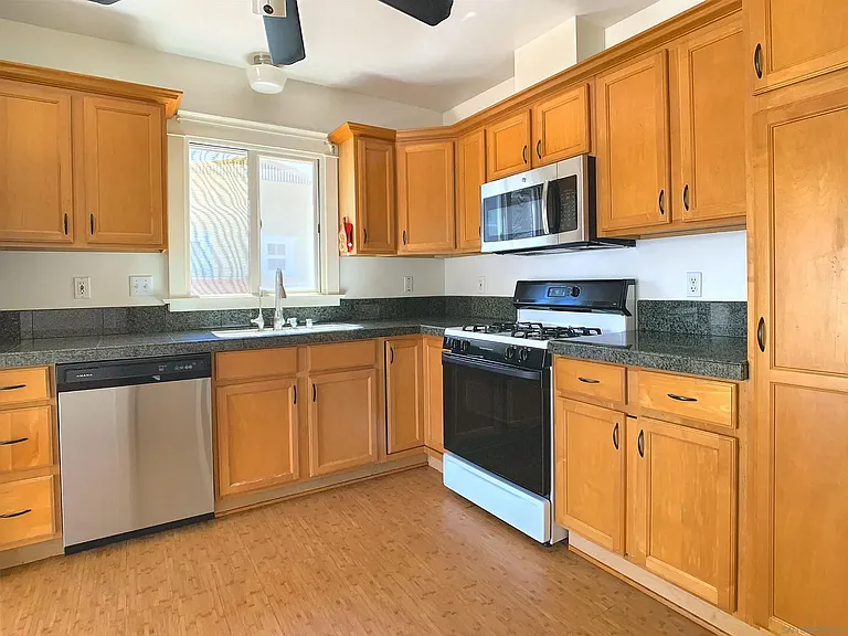 4193 4th Ave — Photo 11