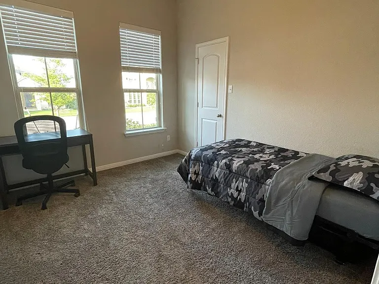 8218 Northgate Loop — Photo 12
