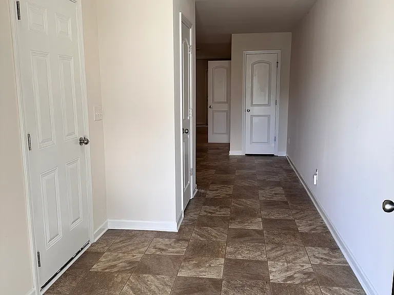 2132 Belmont Cir — Photo 2