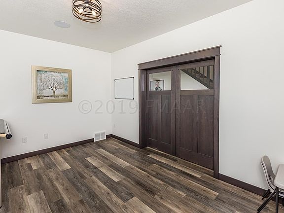 5th image of 512 11th Ave N