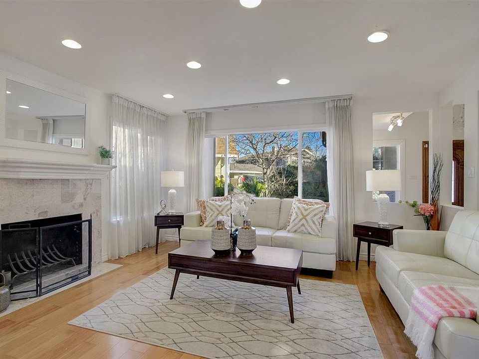 1st image of 34481 Egerton Pl