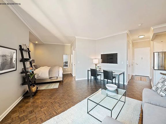 3rd image of 155 W 70th St APT 16H