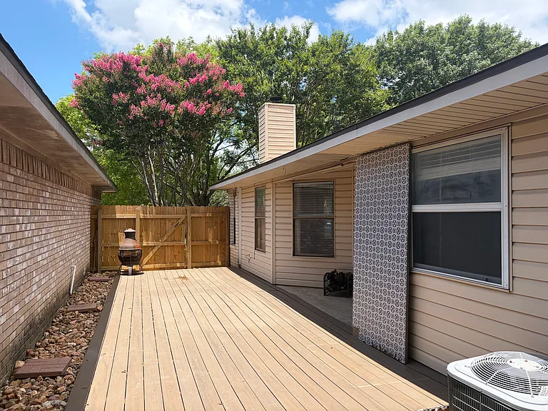5121 Colonel Travis St — Photo 8