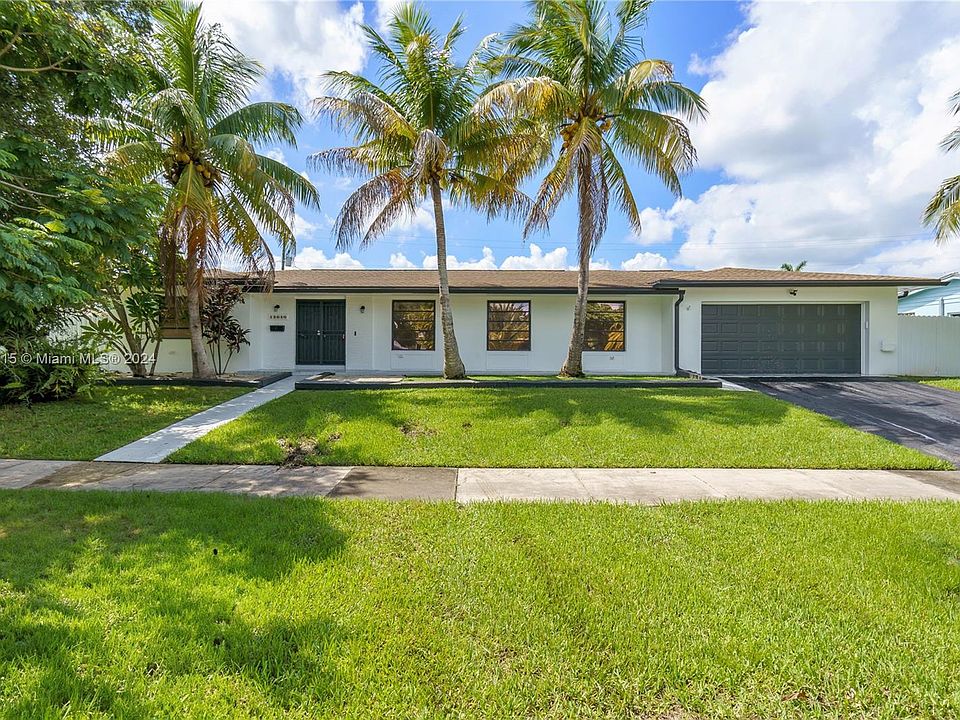 1st image of 15640 Palmetto Club Dr